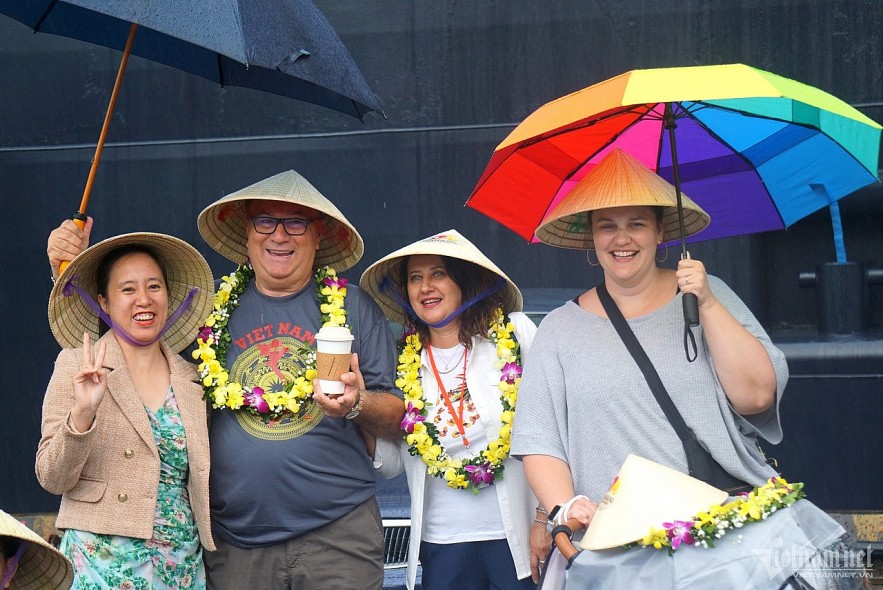 Cruise Ship Brings over 2,000 Foreign Tourists to Da Nang Cruise Ship Brings over 2,000 Foreign Tourists to Da Nang