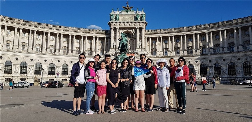 Many Vietnamese people prefer outbound tours during the lunar New Year holiday. Many Vietnamese people prefer outbound tours during the lunar New Year holiday.