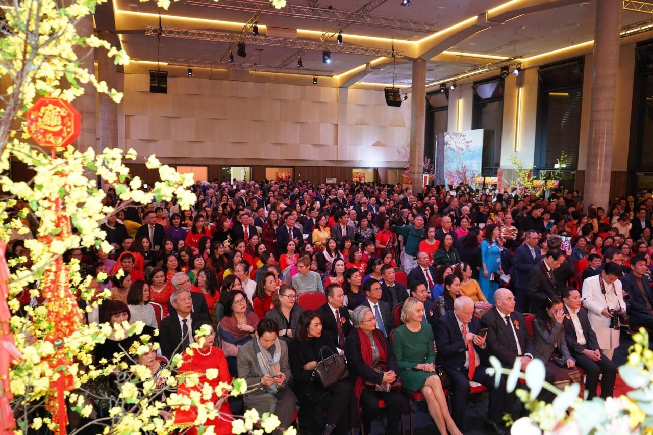 1,300 Vietnamese in Germany Gather to Celebrate Tet 1,300 Vietnamese in Germany Gather to Celebrate Tet