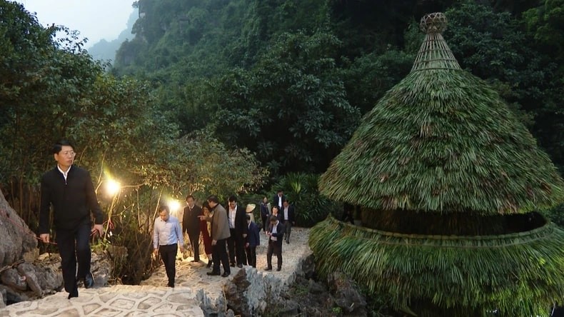 Recreate The Activities Of Ancient Trang An Residents In Khe Coc Island Recreate Ancient History in the Trang An Landscape Complex