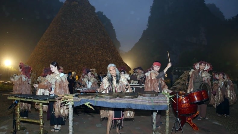 Recreate The Activities Of Ancient Residents In Trang An Landscape Complex Recreate Ancient History in the Trang An Landscape Complex