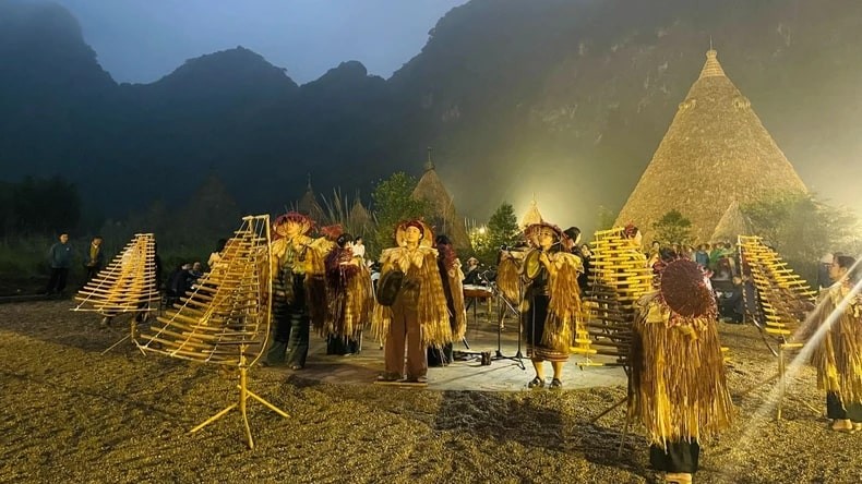 Recreate The Activities Of Ancient Trang An Residents In Khe Coc Island Recreate Ancient History in the Trang An Landscape Complex