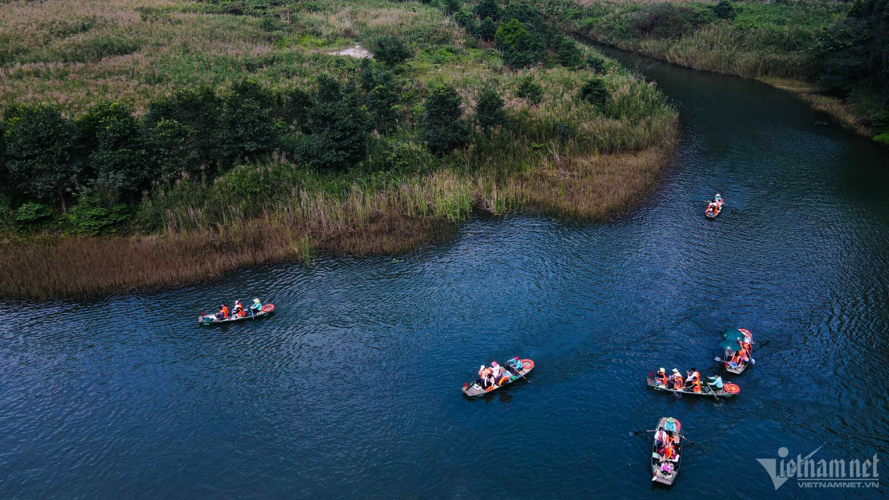Explore The Mesmerizing Trang An For A Spring Journey Mesmerizing Trang An Landscape Complex Impresses International Tourists