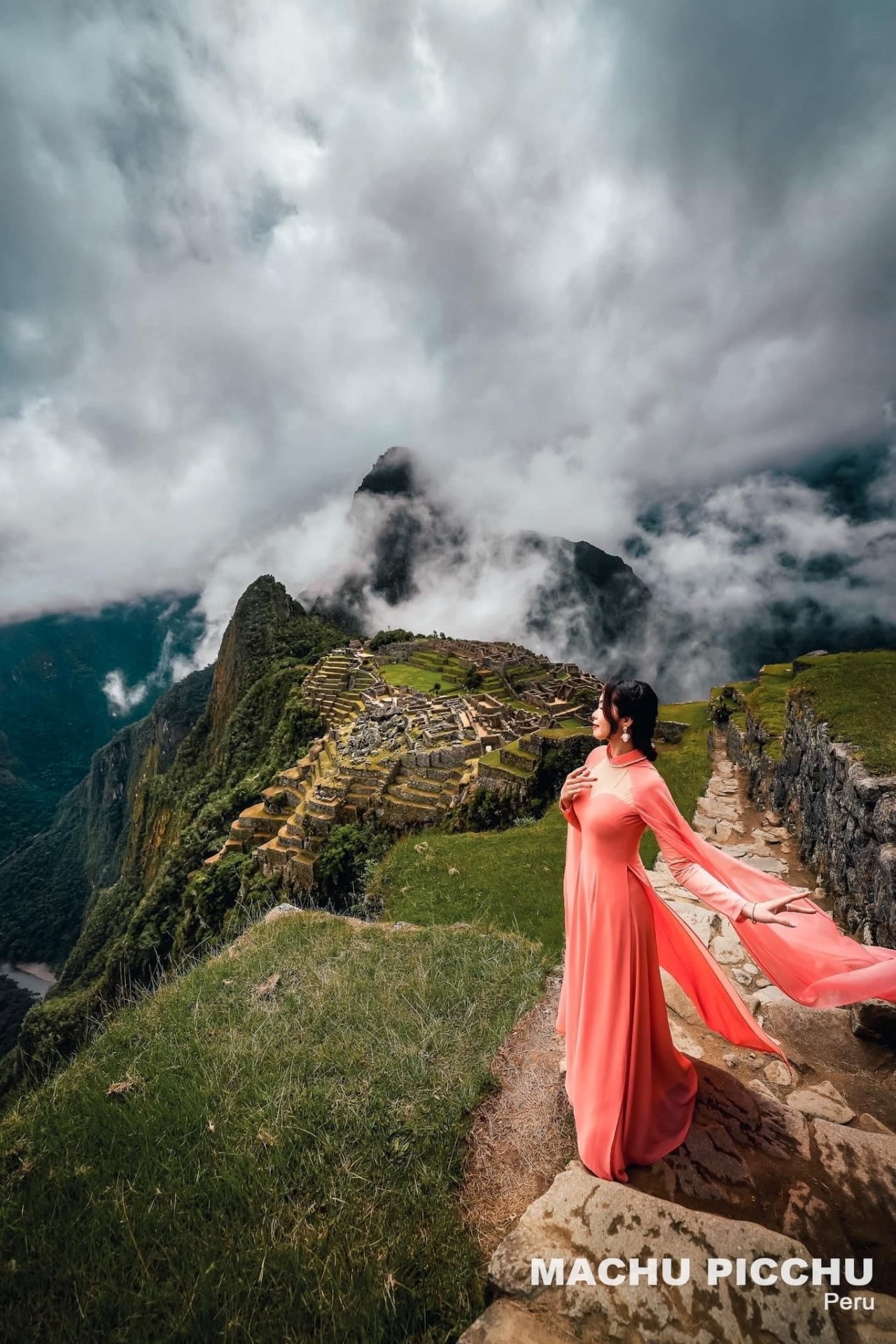 Vietnamese Couple Brings Ao Dai To The World Vietnamese Couple Models Ao Dai Across The Globe