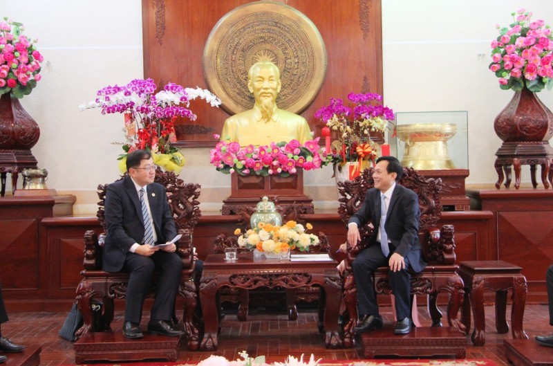 Ambassador Extraordinary and Plenipotentiary of Malaysia to Vietnam and leaders of the People's Committee of Can Tho city had an intimate exchange at the reception. Ambassador Extraordinary and Plenipotentiary of Malaysia to Vietnam and leaders of the People's Committee of Can Tho city had an intimate exchange at the reception.