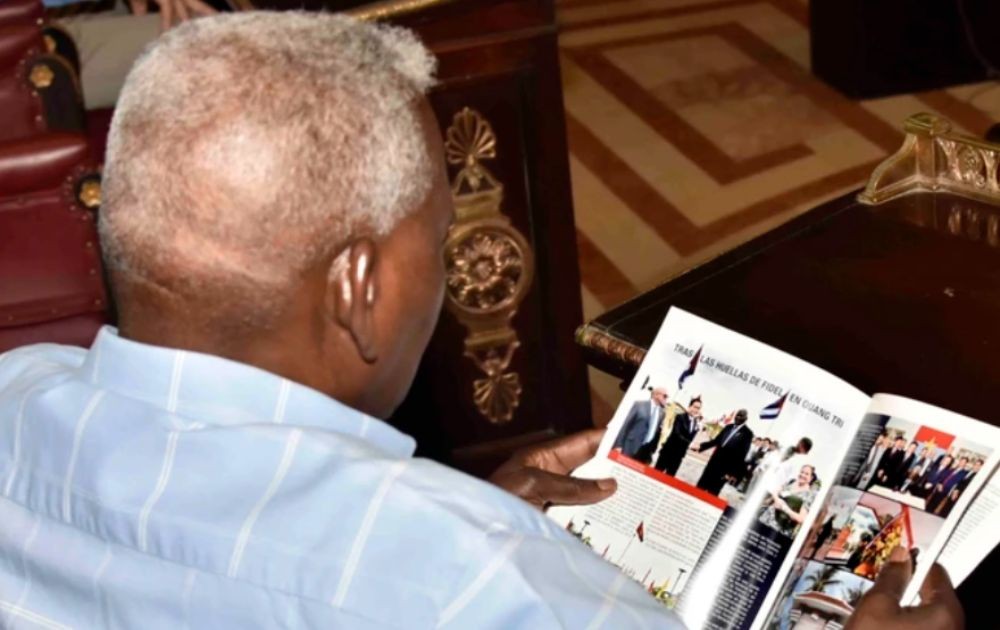 President of the Cuban National Assembly Esteban Lazo Hernández reads the special National Assembly Magazine Cuba Launches Special Publication Entitled