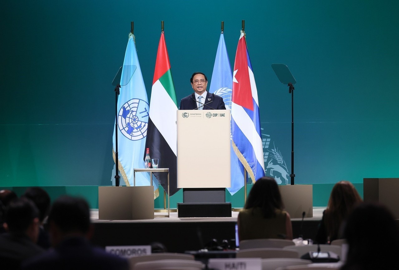 PM Pham Minh Chinh delivers a speech at the G77 summit on climate change in Dubai on December 2 afternoon. (Photo: VNA) PM Pham Minh Chinh delivers a speech at the G77 summit on climate change in Dubai on December 2 afternoon. (Photo: VNA)