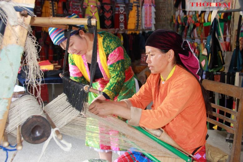 Women in Remote Areas Weave Their Way to Prosperity with Ancestral Linen Women in Remote Areas Weave Their Way to Prosperity with Ancestral Linen