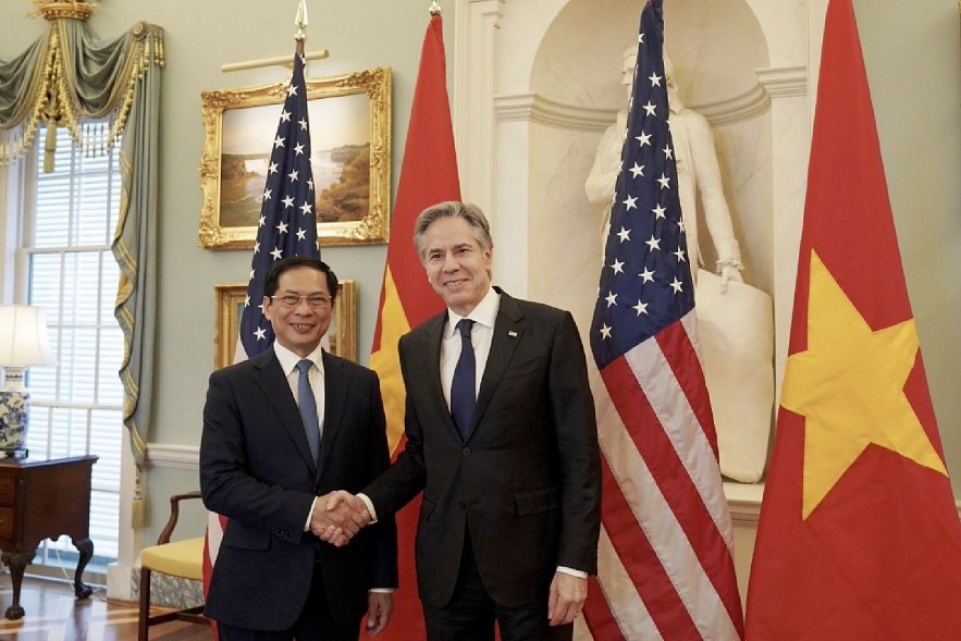 US Secretary of State Anthony Blinken (R) shaking hands with Vietnamese Foreign Minister Bui Thanh Son ahead of their meeting in Washington DC. US Secretary of State Anthony Blinken (R) shaking hands with Vietnamese Foreign Minister Bui Thanh Son ahead of their meeting in Washington DC.