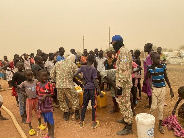 Vietnamese Engineering Officers help Abyei People Repair Roads, Plant Trees Vietnamese Engineering Officers help Abyei People Repair Roads, Plant Trees