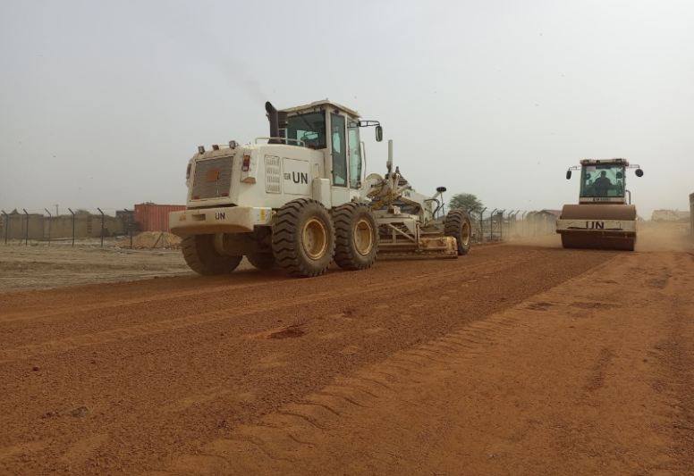 Vietnamese Engineering Officers help Abyei People Repair Roads, Plant Trees Vietnamese Engineering Officers help Abyei People Repair Roads, Plant Trees