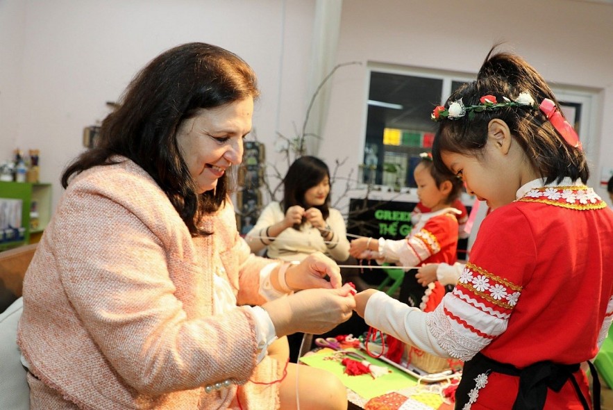 Evdokia Todorova, wife of the Bulgarian Ambassador to Vietnam, teaches students at Viet - Bulgaria Kindergarten to make Martenitsa. Evdokia Todorova, wife of the Bulgarian Ambassador to Vietnam, teaches students at Viet - Bulgaria Kindergarten to make Martenitsa.
