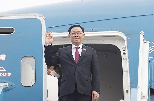 National Assembly Chairman Vuong Dinh Hue leaves Hanoi for an official visit to China on April 7. Photo: VNS National Assembly Chairman Vuong Dinh Hue leaves Hanoi for an official visit to China on April 7. Photo: VNS