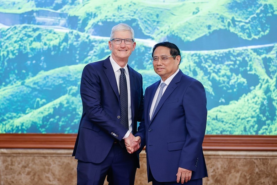 CEO Tim Cook Wishes to Expand Apple Operations in Vietnam CEO Tim Cook Wishes to Expand Apple Operations in Vietnam