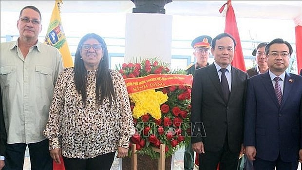 At the ceremony in tribute to President Ho Chi Minh at his monument in Caracas capital city, Venezuela. (Photo: VNA) At the ceremony in tribute to President Ho Chi Minh at his monument in Caracas capital city, Venezuela. (Photo: VNA)