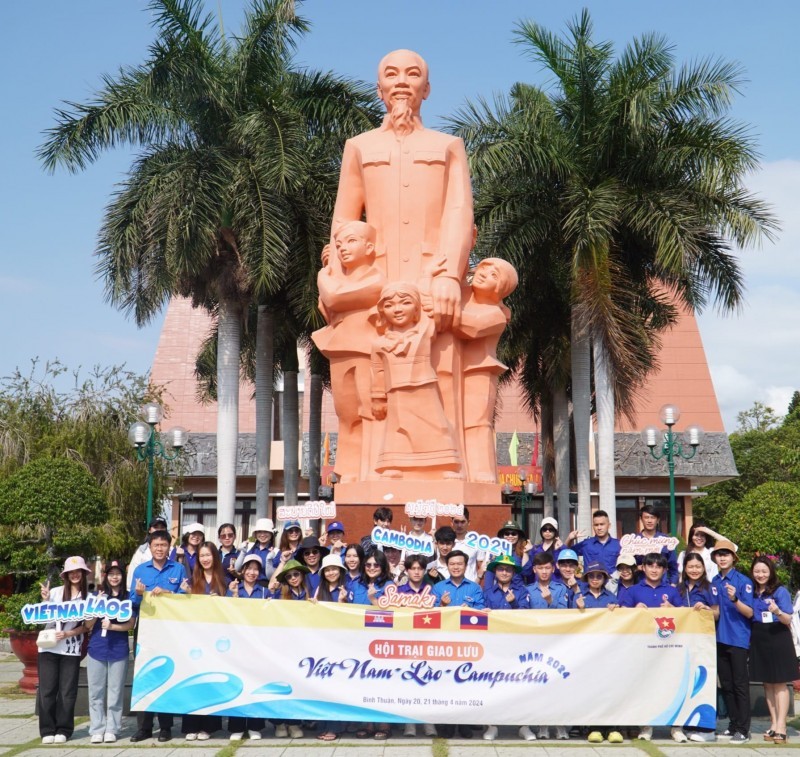 Lao, Cambodian Students in Ho Chi Minh City Join Exchange with Vietnamese Peers Lao, Cambodian Students in Ho Chi Minh City Join Exchange with Vietnamese Peers