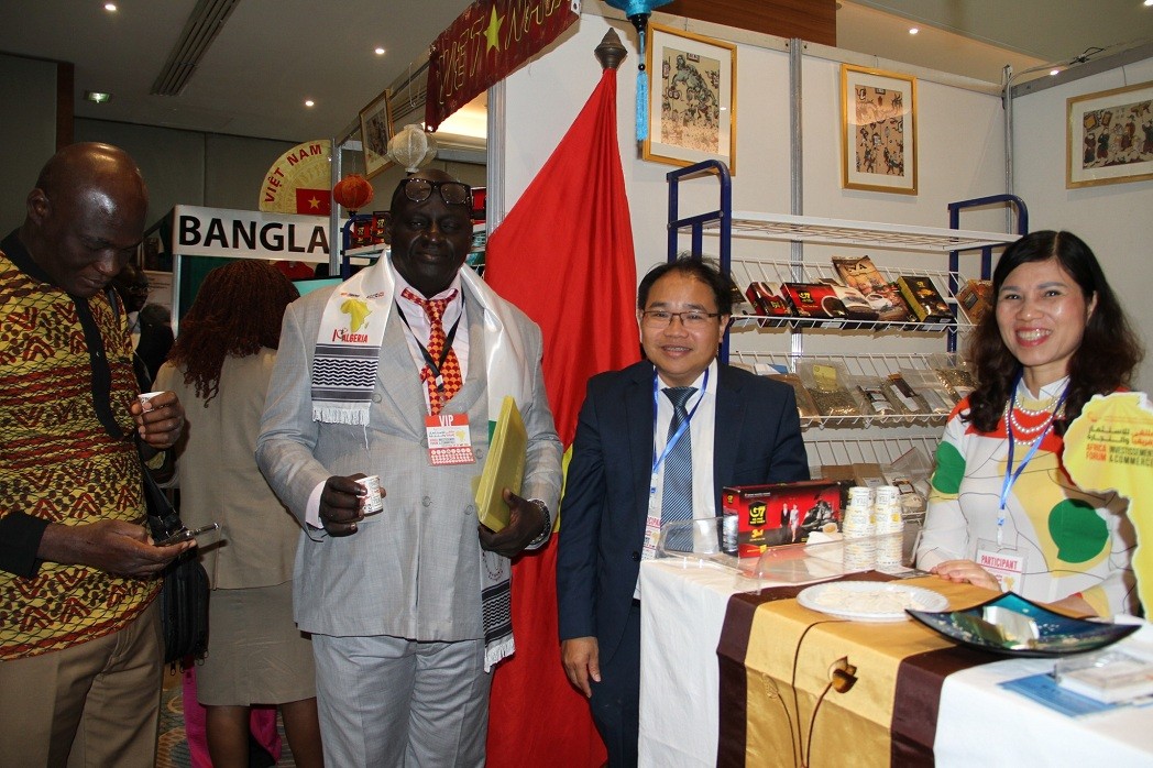 Visitors at Vietnam's booth. Photo: VNA Visitors at Vietnam's booth. Photo: VNA