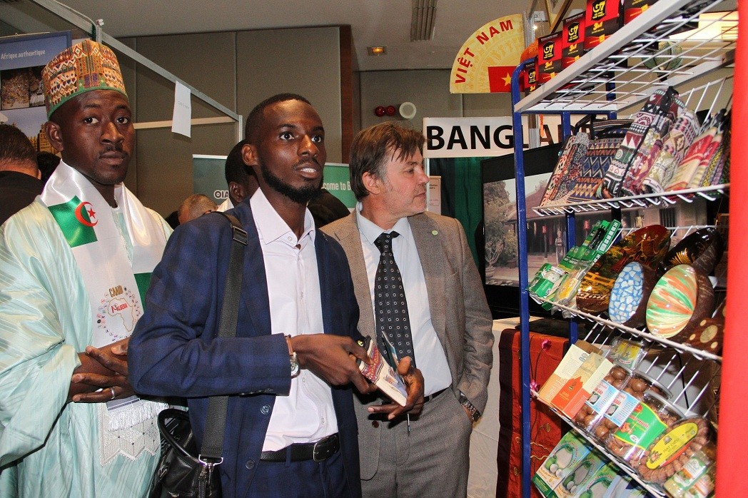 Visitors at Vietnam's booth. Photo: VNA Visitors at Vietnam's booth. Photo: VNA