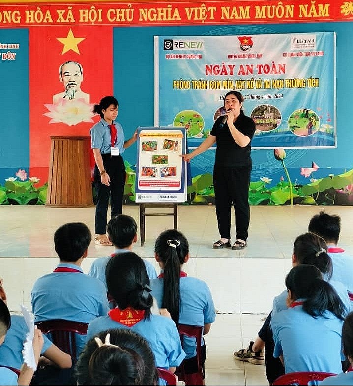 RENEW Communicates on Mine Accident Prevention for Students in Quang Tri and Quang Ngai RENEW Communicates on Mine Accident Prevention for Students in Quang Tri and Quang Ngai