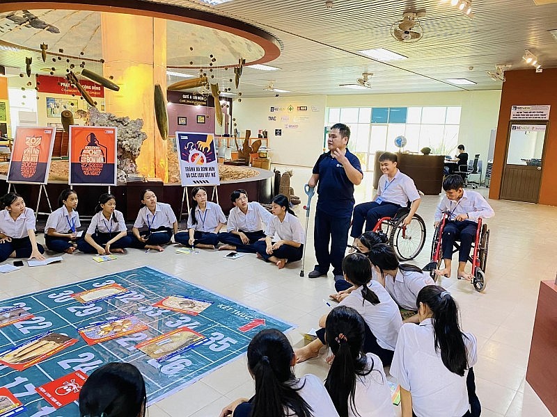 RENEW Communicates on Mine Accident Prevention for Students in Quang Tri and Quang Ngai RENEW Communicates on Mine Accident Prevention for Students in Quang Tri and Quang Ngai