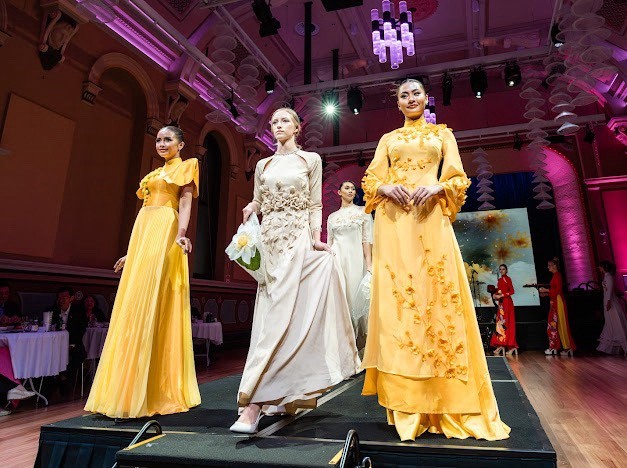 Vietnamese Ao Dai Flutters at Australia Vietnamese Ao Dai Flutters at Australia