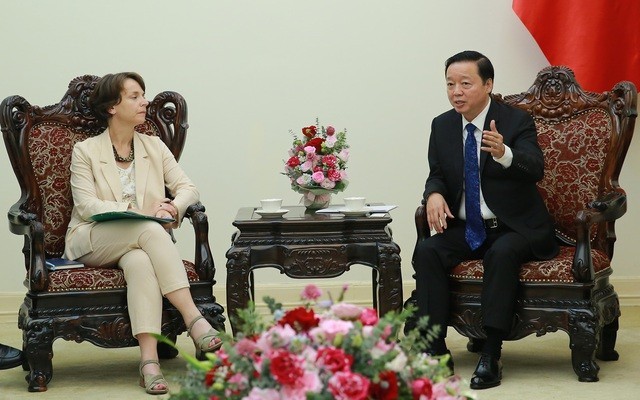 Deputy Prime Minister Tran Hong Ha discussed with Ms. Marie-Hélène Loison, Deputy General Director of the French Development Agency (AFD), on the afternoon of May 17 - Photo: VGP/Minh Khoi Deputy Prime Minister Tran Hong Ha discussed with Ms. Marie-Hélène Loison, Deputy General Director of the French Development Agency (AFD), on the afternoon of May 17 - Photo: VGP/Minh Khoi