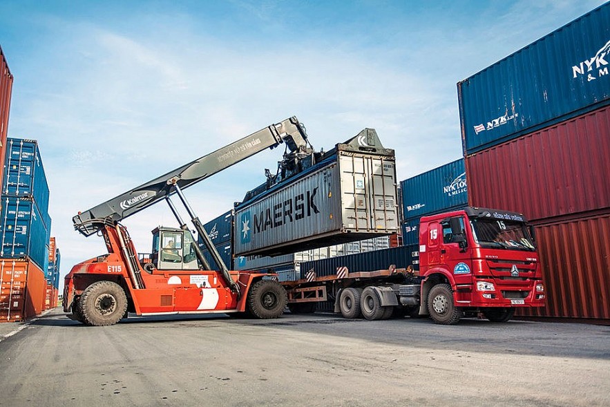  Cargo handling at Haiphong Port. Photo: Hoai Nam/The Hanoi Times