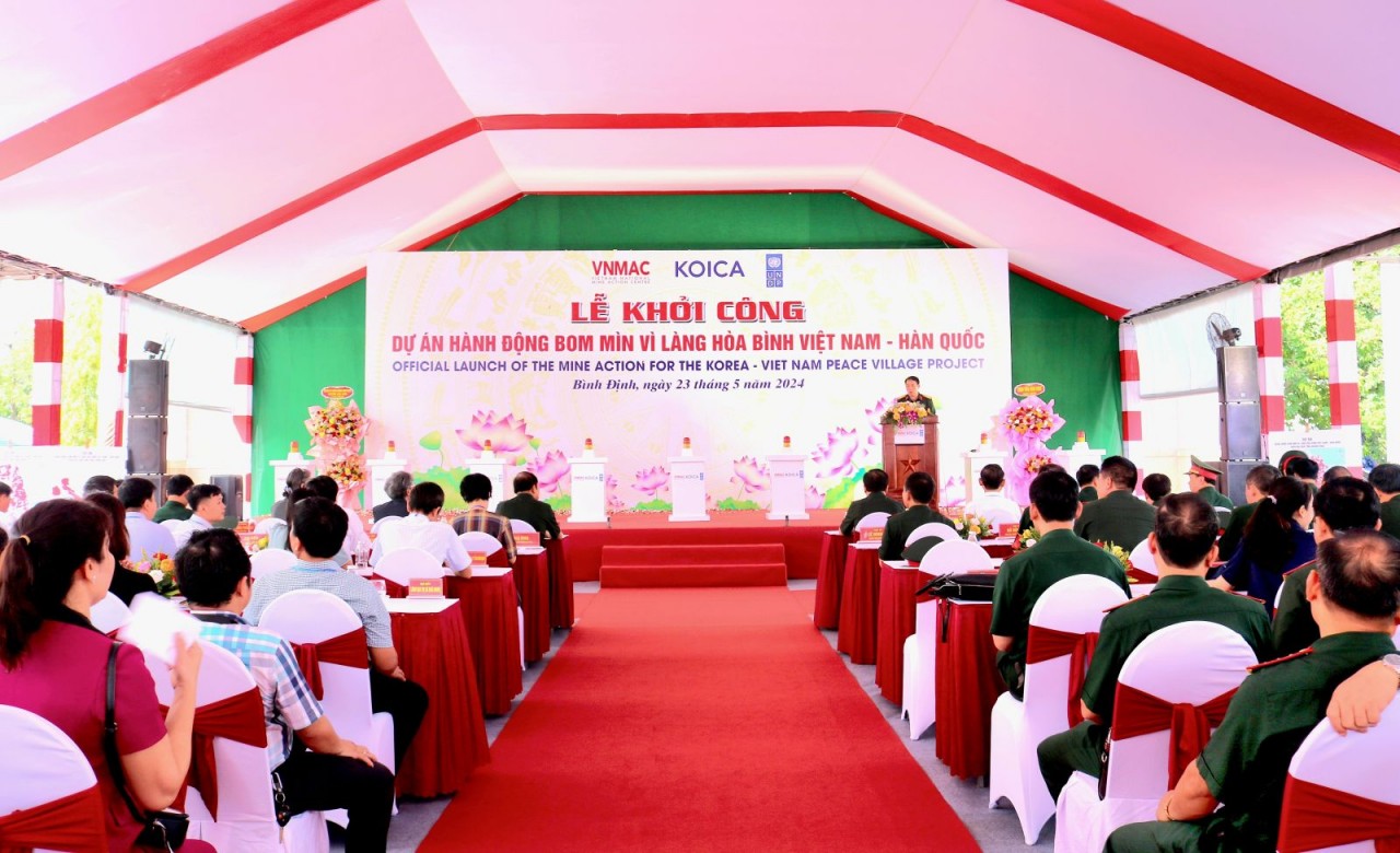 At the launching ceremony. Photo: At the launching ceremony. Photo: