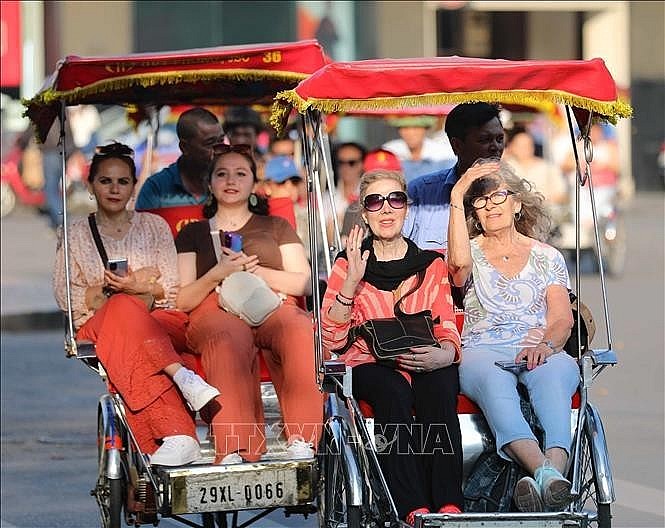 International tourists visit Hanoi (Photo: VNA)