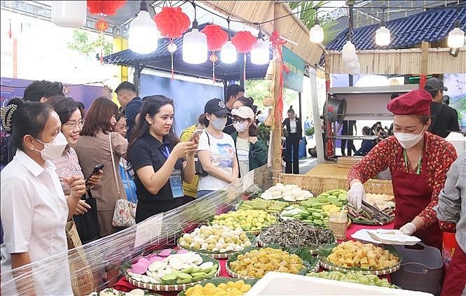 Cakes in southern region attract visitors to cuisine space (Photo: VNA) Cakes in southern region attract visitors to cuisine space (Photo: VNA)