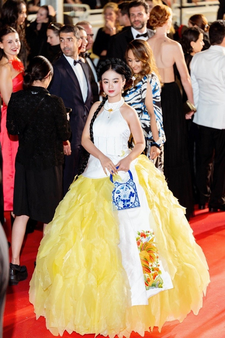 Vietnamese Dresses Appears on Red Carpet of 77th Cannes Film Festival Vietnamese Dresses Appears on Red Carpet of 77th Cannes Film Festival