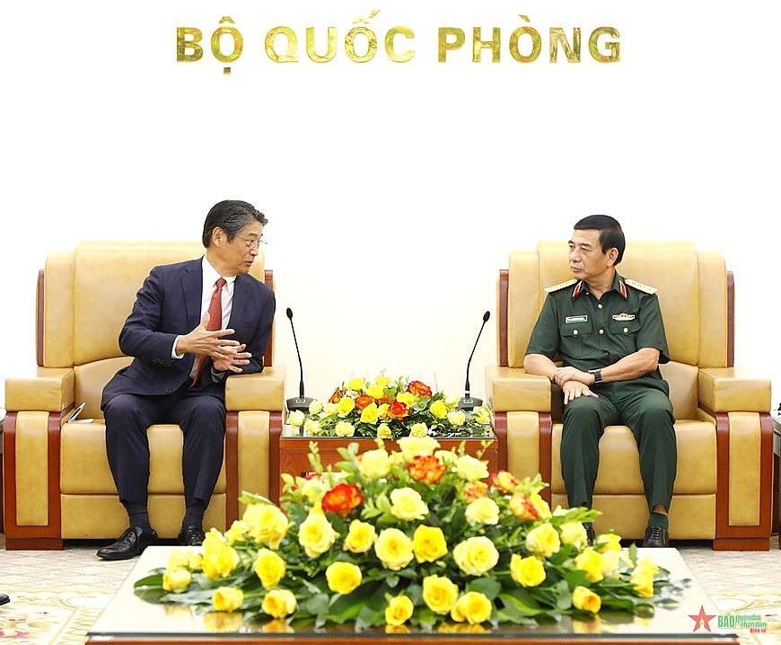 Vietnamese Minister of Defense Gen. Phan Van Giang (R) receives Japanese Ambassador to Vietnam Ito Naoki in Hanoi on July 3. (Photo: PANO) Vietnamese Minister of Defense Gen. Phan Van Giang (R) receives Japanese Ambassador to Vietnam Ito Naoki in Hanoi on July 3. (Photo: PANO)
