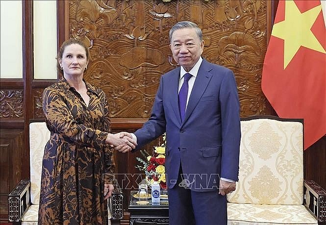 President To Lam (R) and New Zealand Ambassador to Vietnam Caroline Beresford. (Photo: VNA) President To Lam (R) and New Zealand Ambassador to Vietnam Caroline Beresford. (Photo: VNA)