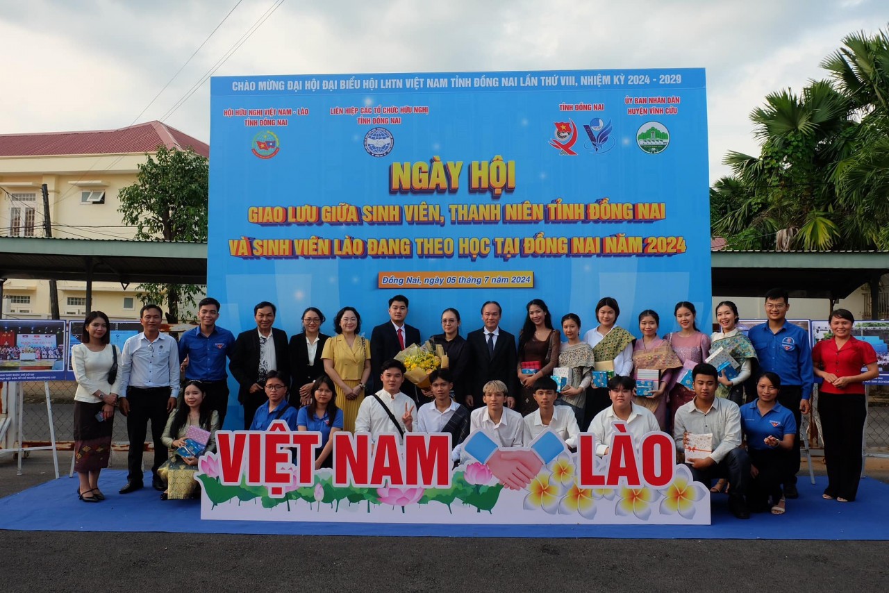 Dong Nai Youth Exchange with Lao Students Dong Nai Youth Exchange with Lao Students