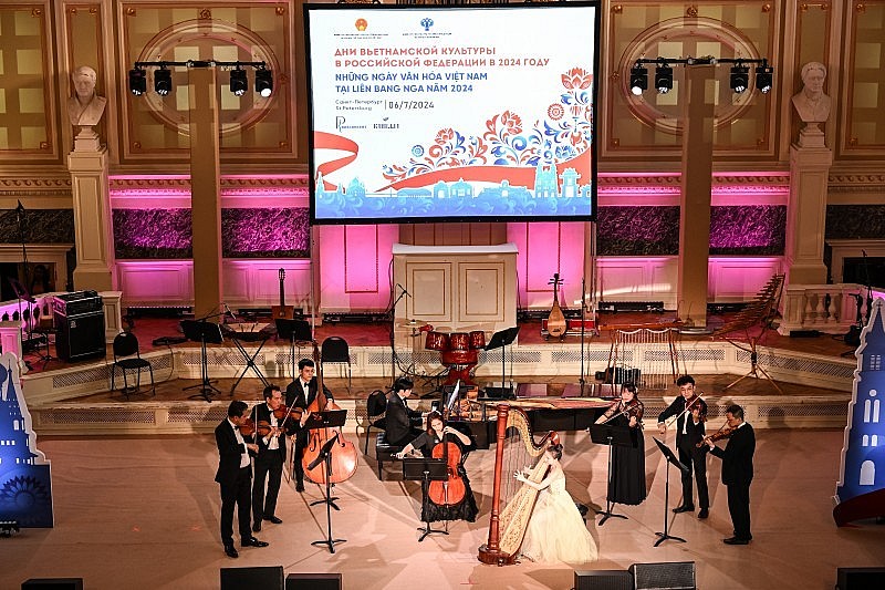 Russian Audience Gives Endless Applause to Vietnamese Artists Russian Audience Gives Endless Applause to Vietnamese Artists