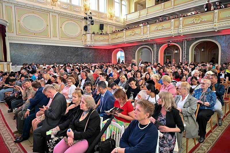Russian Audience Gives Endless Applause to Vietnamese Artists Russian Audience Gives Endless Applause to Vietnamese Artists