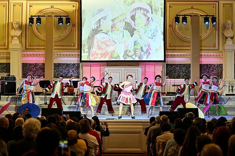 Russian Audience Gives Endless Applause to Vietnamese Artists Russian Audience Gives Endless Applause to Vietnamese Artists