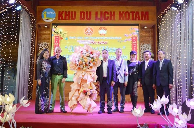 Overseas Vietnamese and their relatives in Dak Lak at the Homeland Spring 2024 program (Photo: VNA) Overseas Vietnamese and their relatives in Dak Lak at the Homeland Spring 2024 program (Photo: VNA)