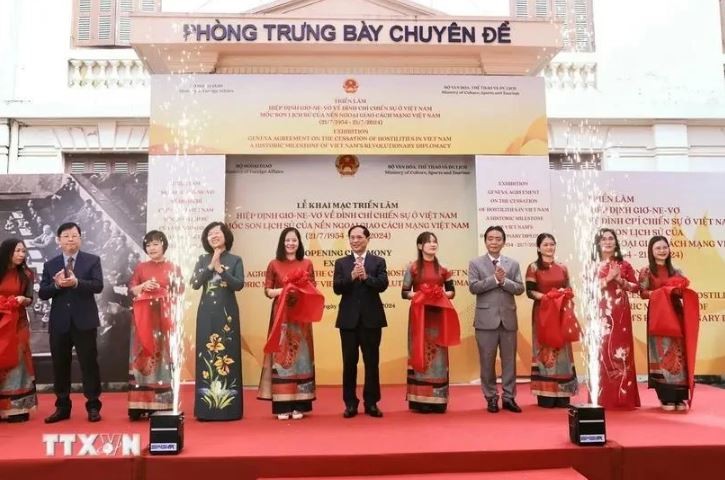 At the opening ceremony of a photo exhibition on the occasion of the 70th anniversary of the signing of the Geneva Agreements on the Cessation of Hostilities in Vietnam. Photo: VNA At the opening ceremony of a photo exhibition on the occasion of the 70th anniversary of the signing of the Geneva Agreements on the Cessation of Hostilities in Vietnam. Photo: VNA