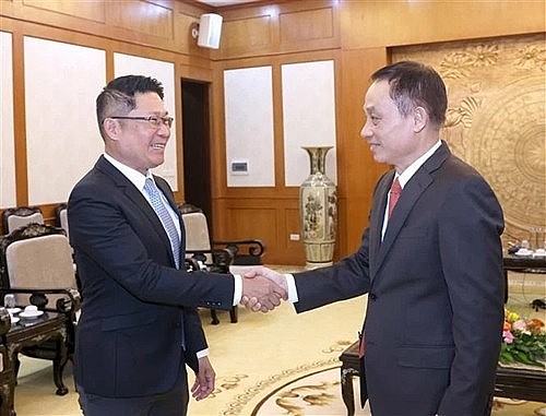 Head of the Party Central Committee’s Commission for External Relations Le Hoai Trung (right) and deputy head of the LPRP Central Committee's Commission for External Relations Valaxay Lengsavad. Head of the Party Central Committee’s Commission for External Relations Le Hoai Trung (right) and deputy head of the LPRP Central Committee's Commission for External Relations Valaxay Lengsavad.