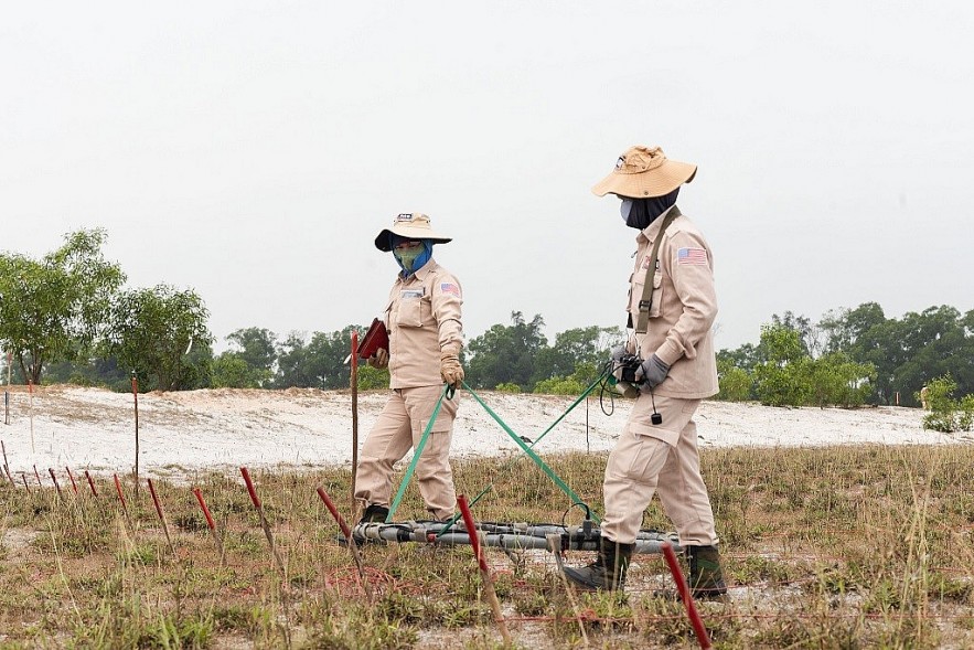 Mines Advisory Group Supports Quang Binh in UXO Clearance Mines Advisory Group Supports Quang Binh in UXO Clearance