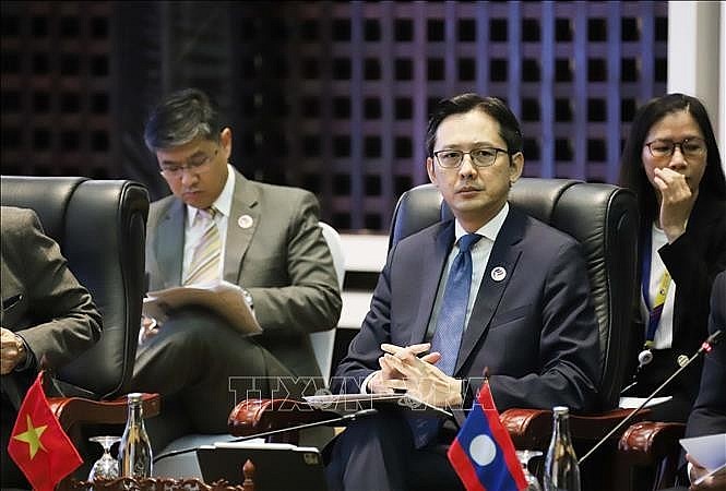 Deputy Minister of Foreign Affairs Do Hung Viet, who is also head of the ASEAN Senior Officials’ Meeting (SOM) delegation of Vietnam at the ASEAN Foreign Ministers' Interface with the Representatives of the ASEAN Intergovernmental Commission on Human Rights (AICHR) in Vientiane on July 24. (Photo: VNA) Deputy Minister of Foreign Affairs Do Hung Viet, who is also head of the ASEAN Senior Officials’ Meeting (SOM) delegation of Vietnam at the ASEAN Foreign Ministers' Interface with the Representatives of the ASEAN Intergovernmental Commission on Human Rights (AICHR) in Vientiane on July 24. (Photo: VNA)