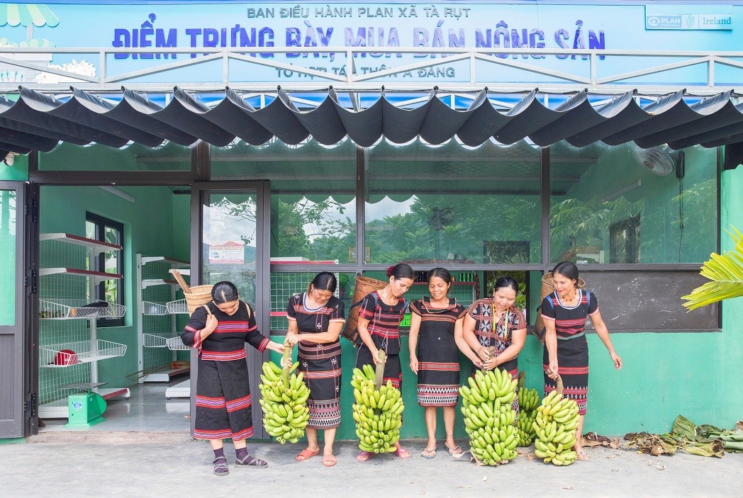 Pa Ko Women in Ta Rut Improve Livelihoods Thanks to Dwarf Banana Pa Ko Women in Ta Rut Improve Livelihoods Thanks to Dwarf Banana