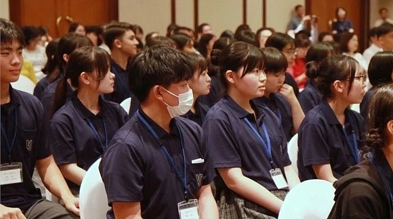 Hanoi-Fukuoka Students Exchange Culture and Education Hanoi-Fukuoka Students Exchange Culture and Education