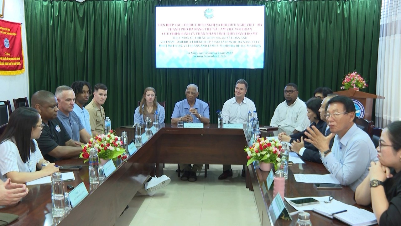 The Da Nang Union of Friendship Organizations welcomes the US veterans delegation. (Photo: danangtv.vn) The Da Nang Union of Friendship Organizations welcomes the US veterans delegation. (Photo: danangtv.vn)