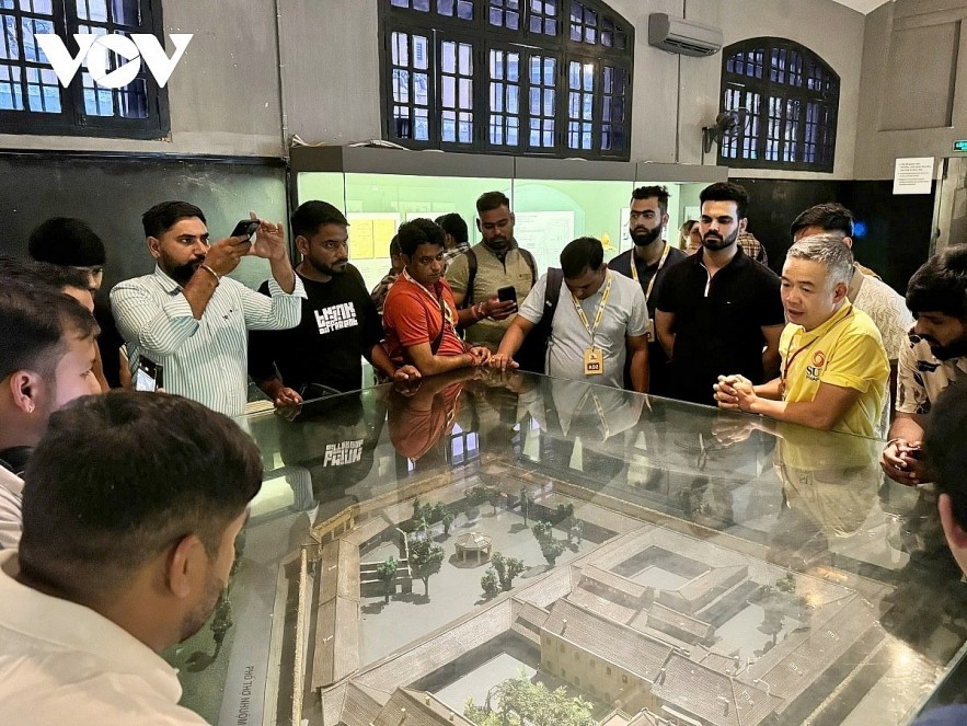 A group of 4,500 Indian tourists visit Hanoi in late August. A group of 4,500 Indian tourists visit Hanoi in late August.