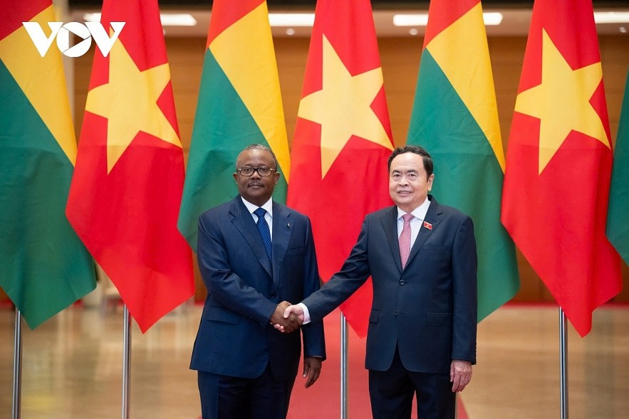 National Assembly Chairman Tran Thanh Man (R) shaking hands with visiting President Umario Sissoco Embaló of Guinea-Bissau ahead of their meeting in Hanoi on September 7. National Assembly Chairman Tran Thanh Man (R) shaking hands with visiting President Umario Sissoco Embaló of Guinea-Bissau ahead of their meeting in Hanoi on September 7.