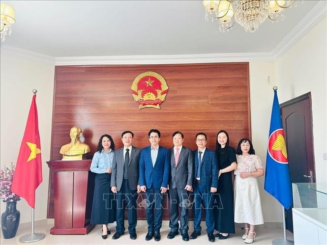 Scientists To Boost Vietnam - UAE Cooperation Scientists To Boost Vietnam - UAE Cooperation
