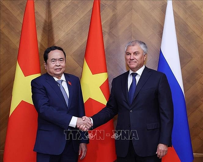 Chairman of the Vietnamese National Assembly Tran Thanh Man (left) and Chairman of the State Duma of the Federal Assembly of the Russian Federation Vyacheslav Victorovich Volodin at their meeting in Moscow on September 9. (Photo: VNA) Chairman of the Vietnamese National Assembly Tran Thanh Man (left) and Chairman of the State Duma of the Federal Assembly of the Russian Federation Vyacheslav Victorovich Volodin at their meeting in Moscow on September 9. (Photo: VNA)