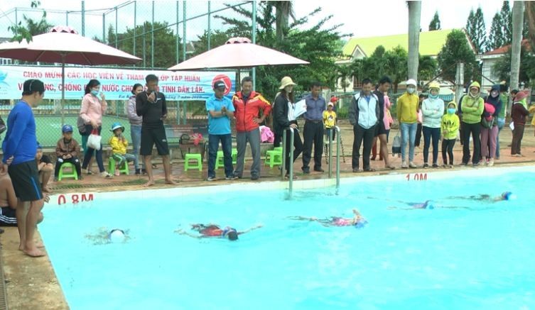 4,000 Children in Dak Lak Offered Free Swimming Courses 4,000 Children in Dak Lak Offered Free Swimming Courses